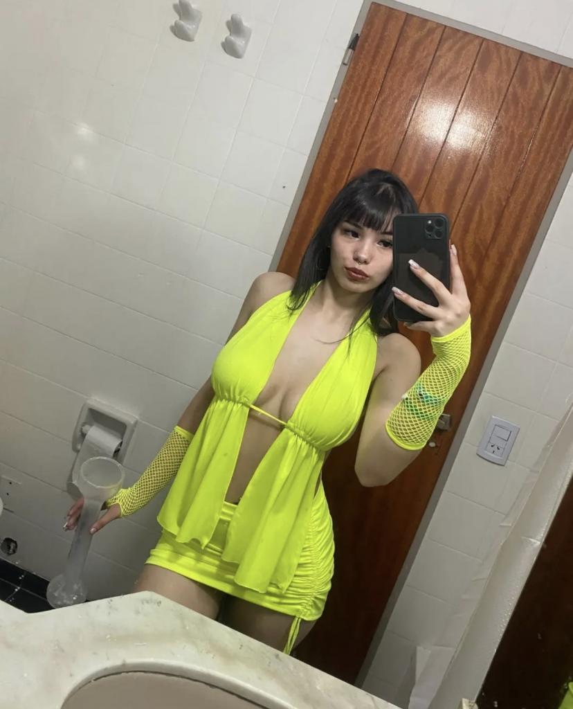 677964477: Chica busca chico en La Coruña