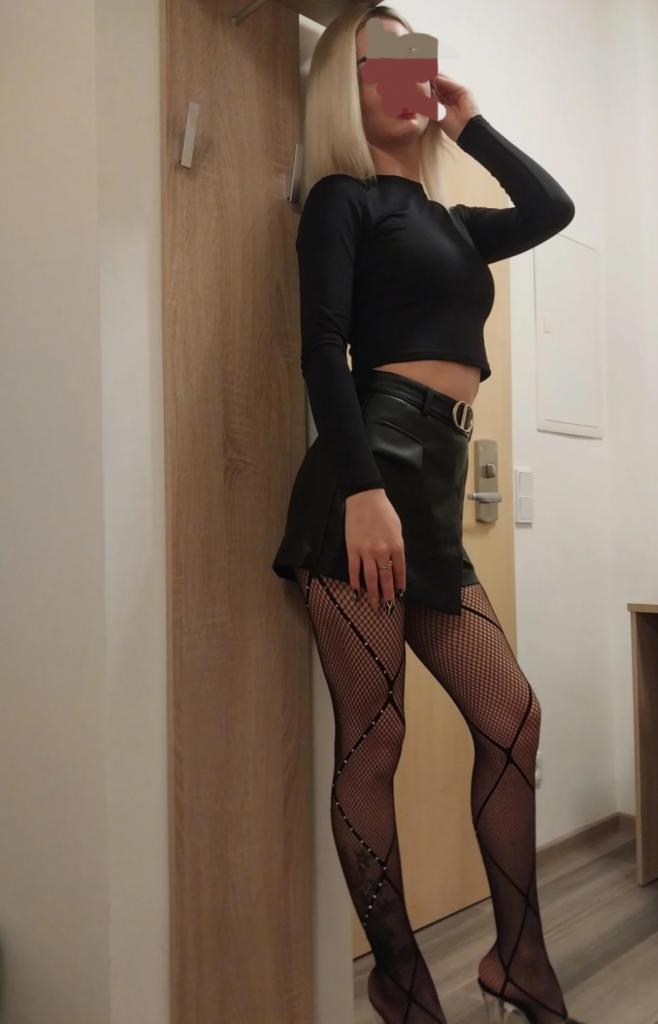 647937822: Chica busca chico en Granada