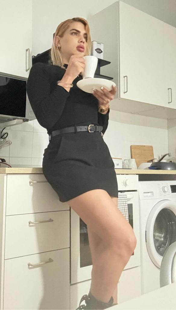 607212118: Travesti en Cádiz