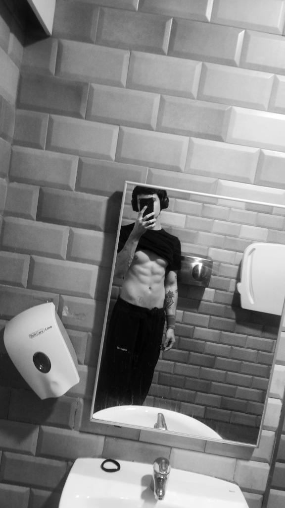 Chico busca chica en Granada: 