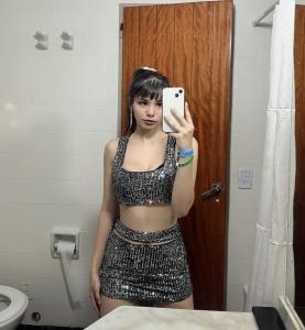 677964477: Chica busca chico en La Coruña