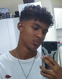 695987910: Chico busca chica en Barcelona