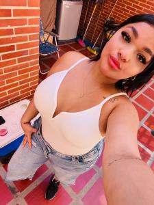 623741855: Chica busca chico en Barcelona