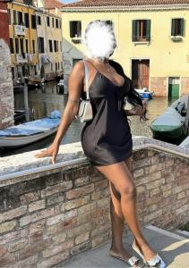 632779229: Chica busca chico en Barcelona