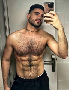 621335577: Chico busca chica en Barcelona