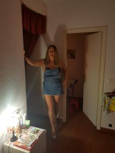 663377706: Chica busca chico en Gerona