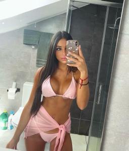 671134267: Chica busca chico en Sevilla