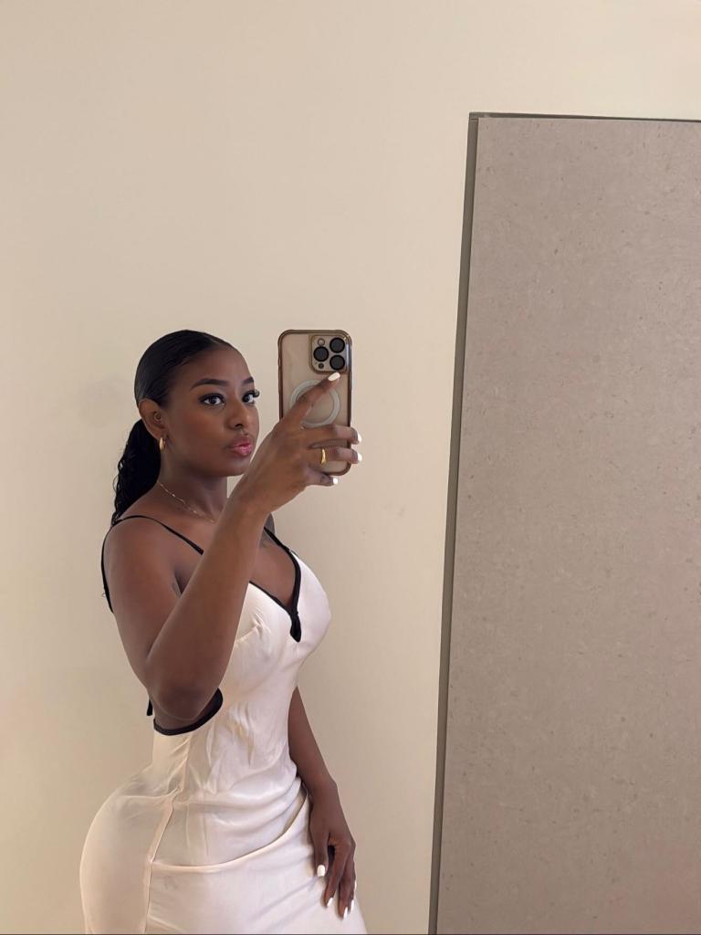 665570381: Chica busca chico en Málaga