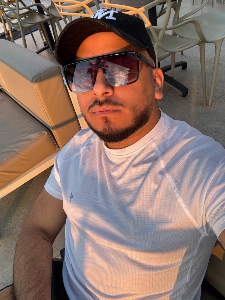 682318123: Chico busca chica en Barcelona