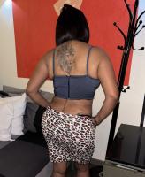 647317671: Chica busca chico en Barcelona