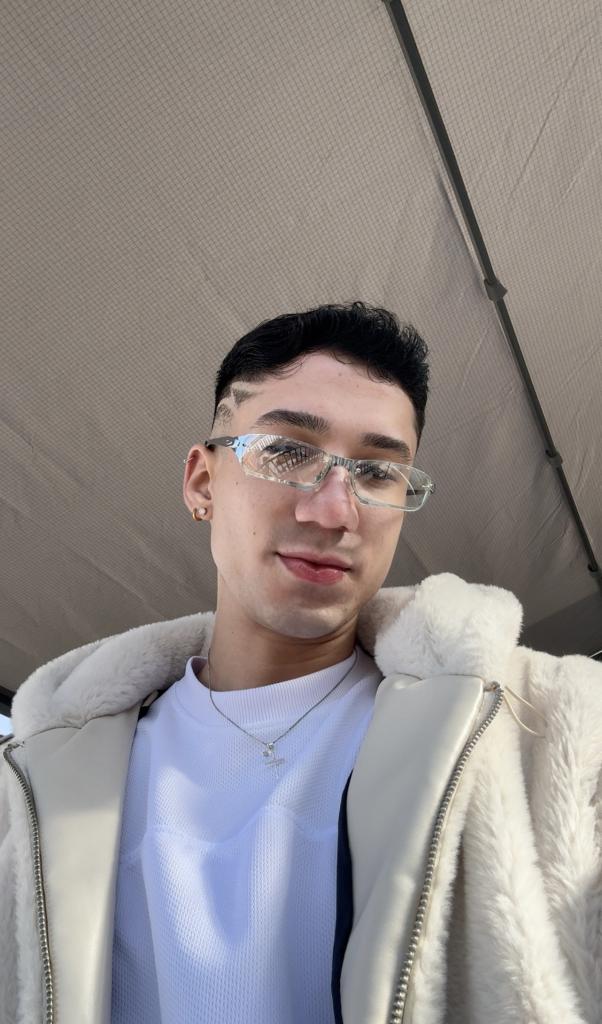 611849000: Chico busca chica en Madrid