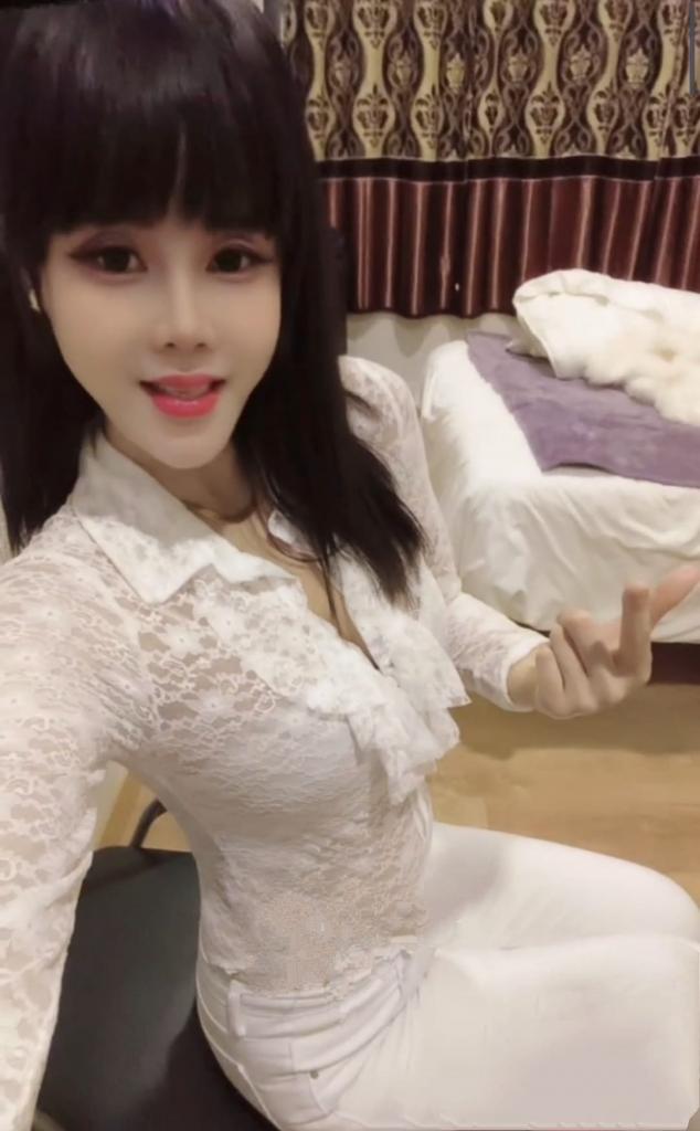 Chica busca chico en Barcelona: Chica busca chico