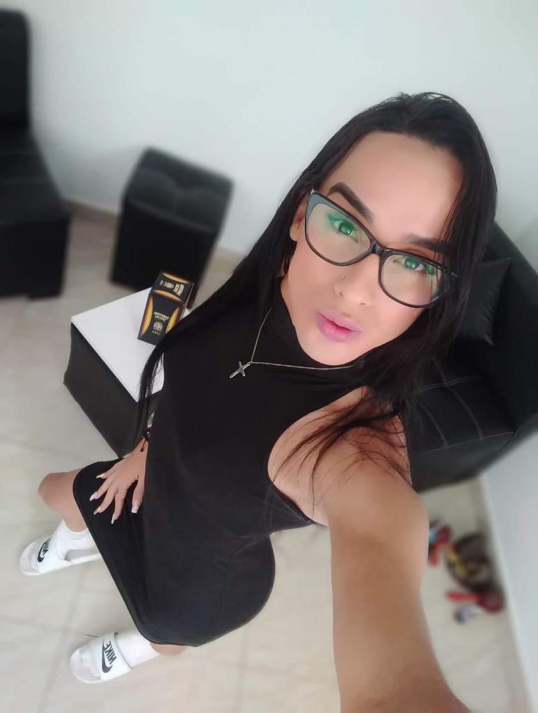 643685297: Transexual en Gerona