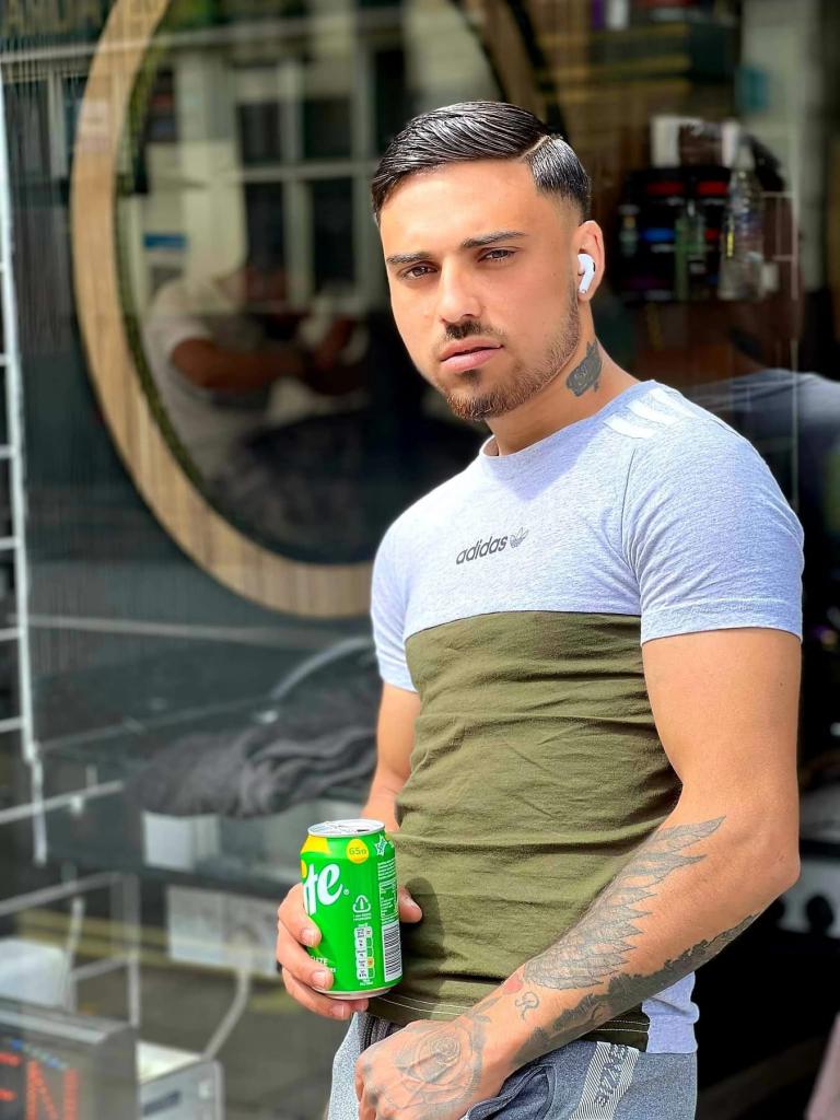 742036048: Chico busca chica en Valencia