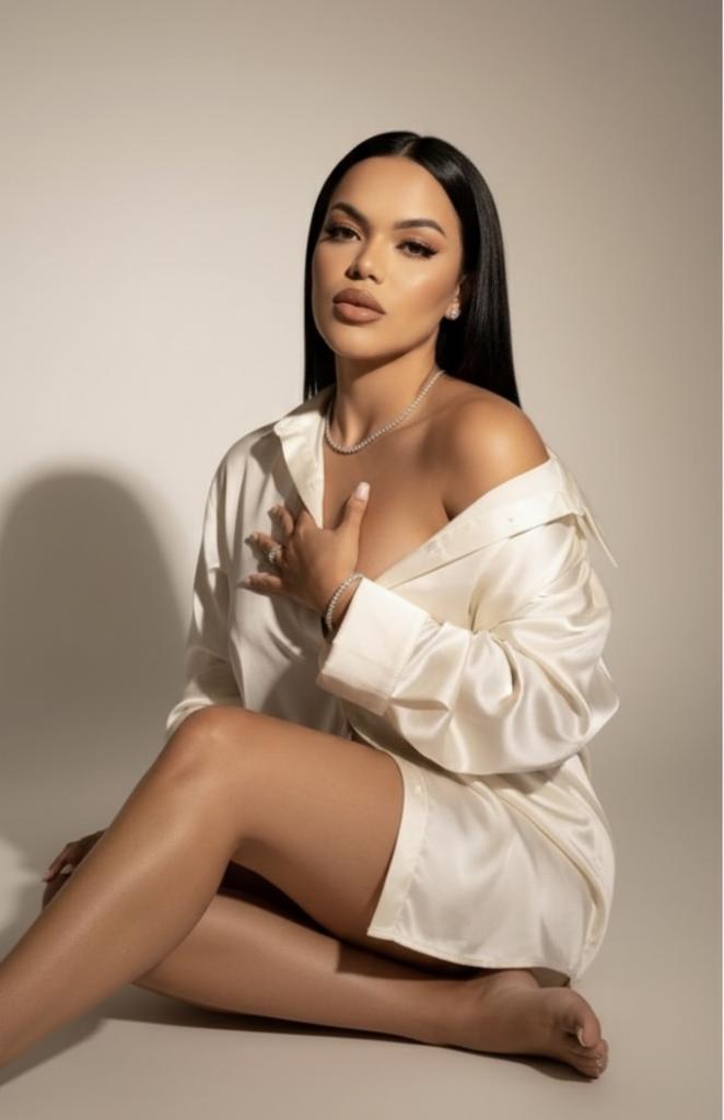 631349409: Chica busca chico en Barcelona