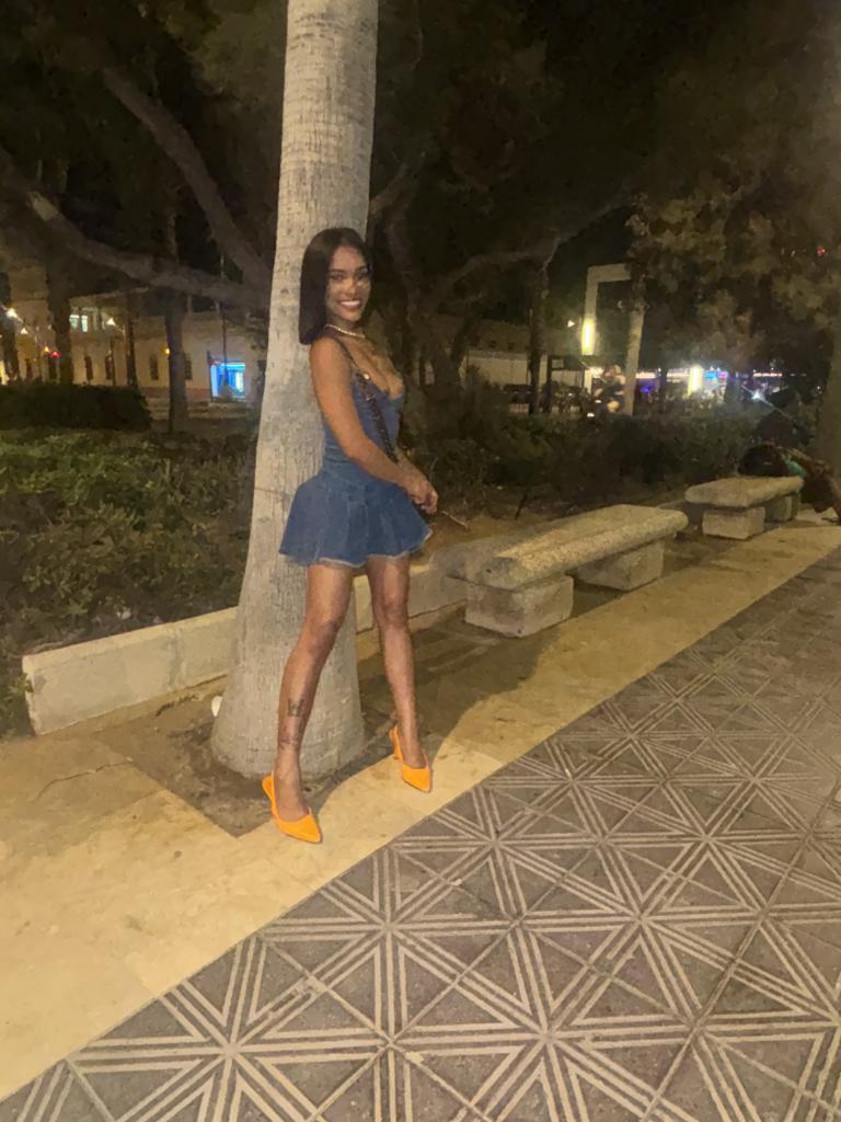 604303687: Chica busca chico en Valencia