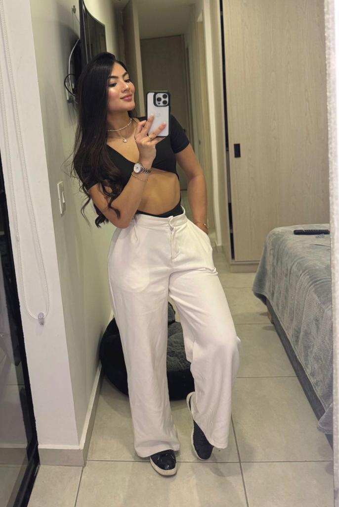 678779475: Chica busca chico en Ibiza