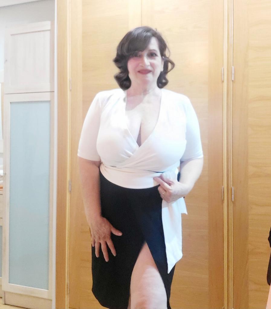 641778033: Chica busca chico en La Coruña