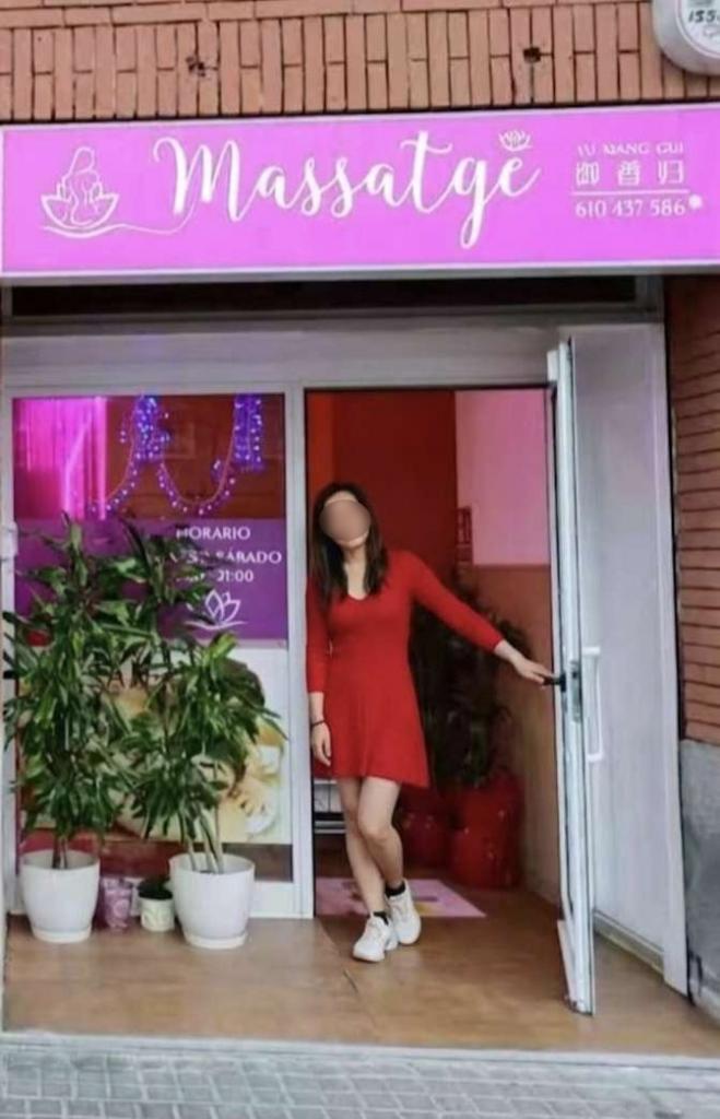 654746818: Chica busca chico en Barcelona