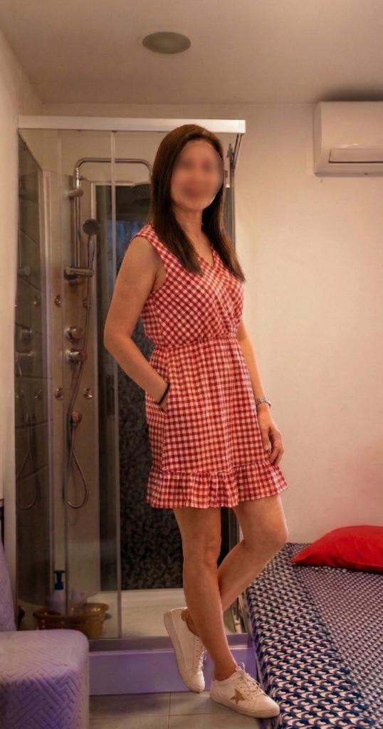 654746818: Chica busca chico en Barcelona