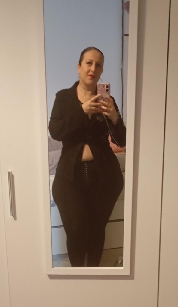 604886106: Chica busca chico en Almería