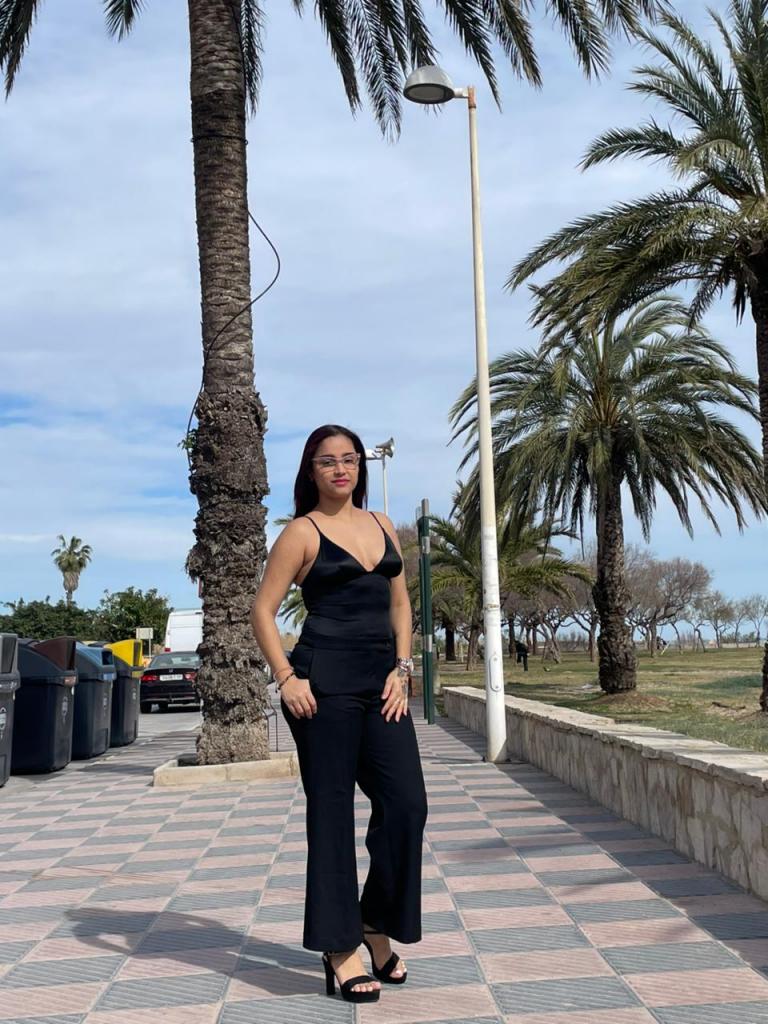 670345616: Chica busca chico en Valencia