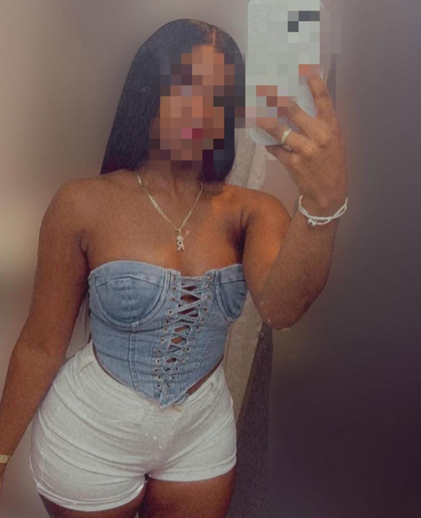 Chica busca chico en Almería: 