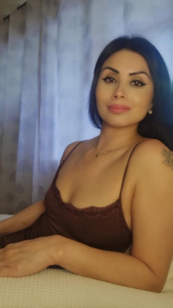 610637216: Chica busca chico en Barcelona