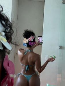 742039942: Chica busca chico en León