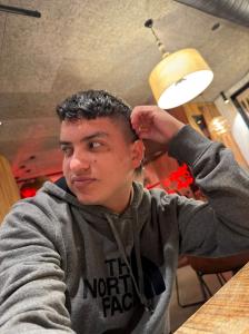 697165304: Chico busca chica en Cantabria