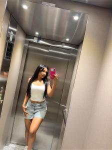 667759514: Chica busca chico en Sevilla