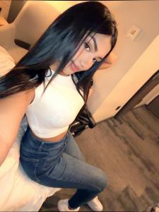 667759514: Chica busca chico en Sevilla