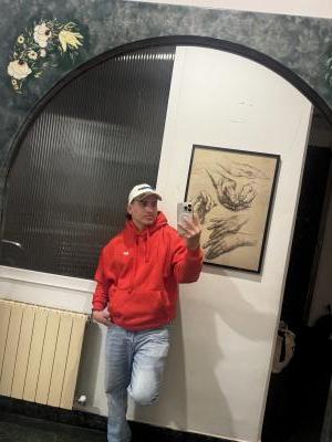 697165304: Chico busca chica en Cantabria