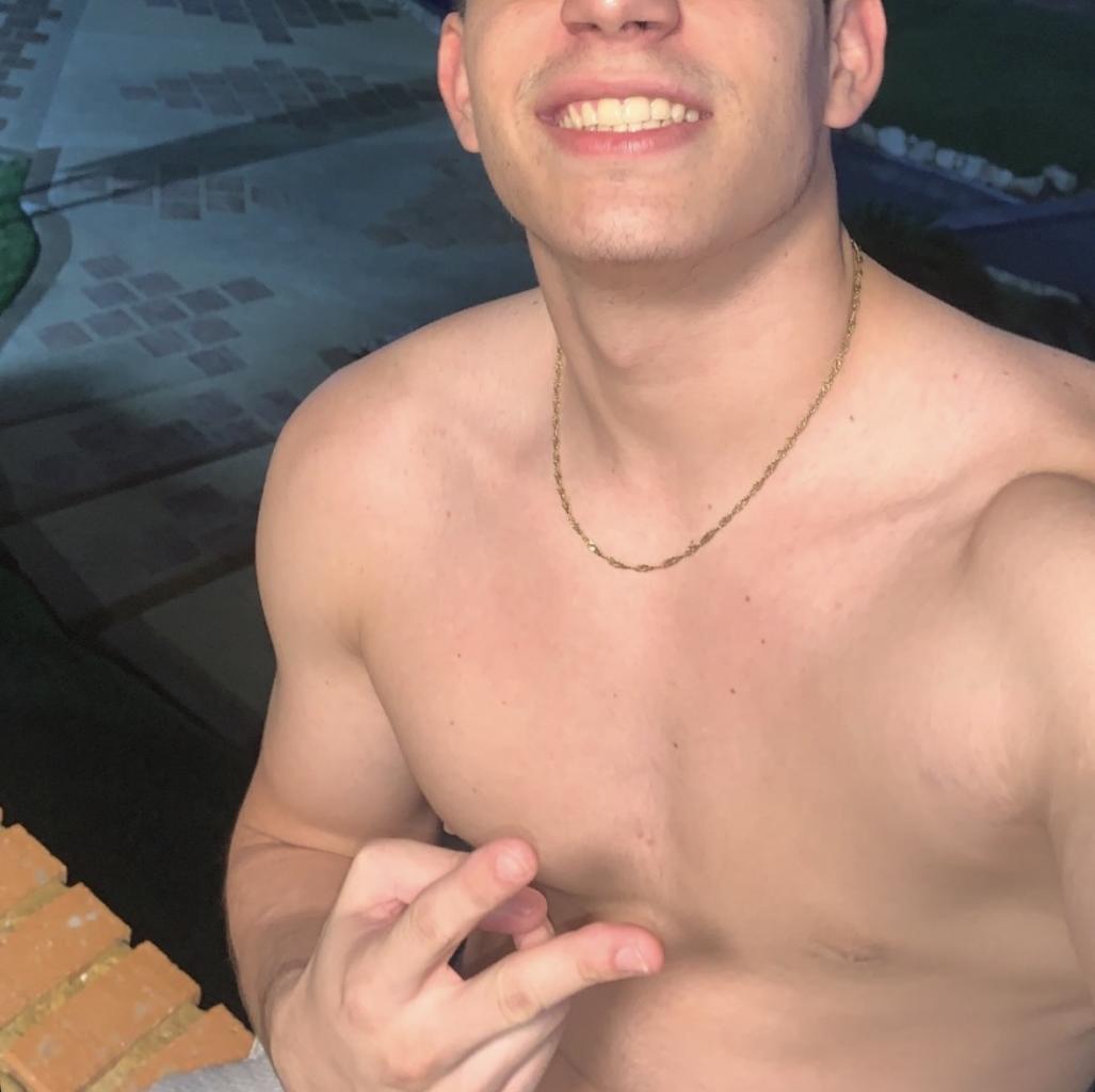 Chico busca chica en Sevilla: 