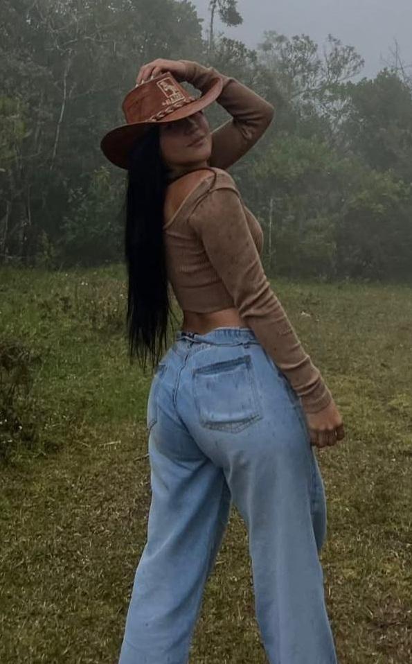 613575917: Chica busca chico en Barcelona