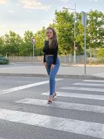 613342256: Chica busca chico en Barcelona