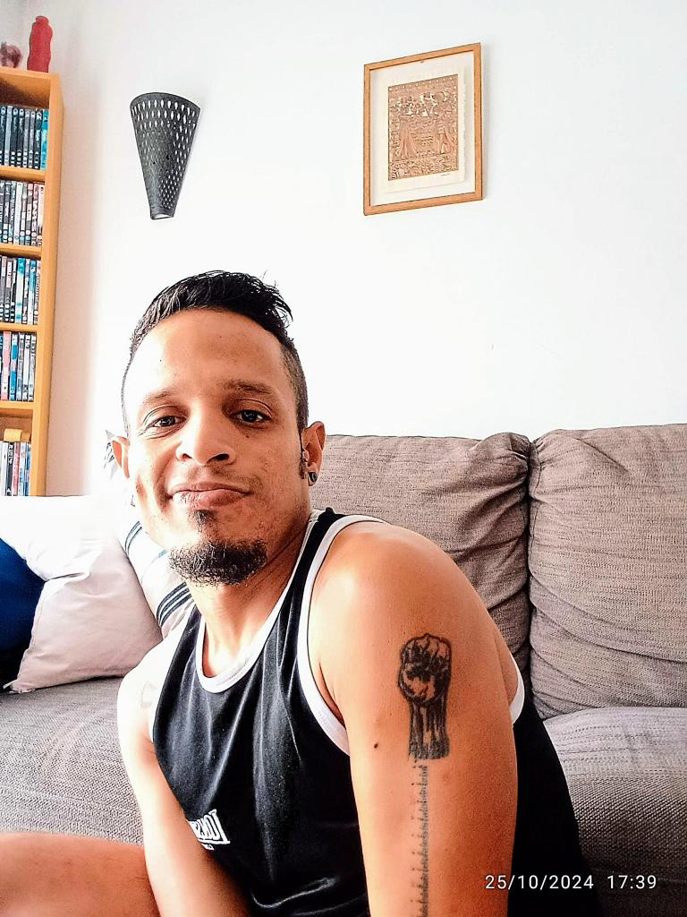607566225: Chico busca chica en Mallorca