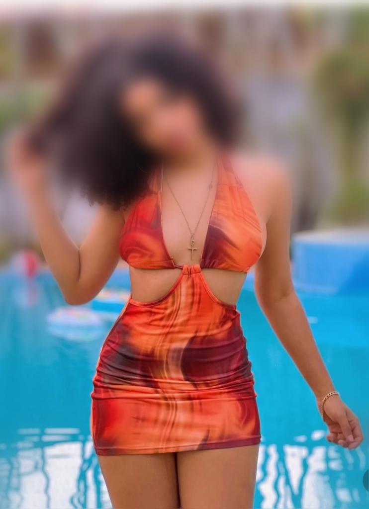 745027909: Chica busca chico en La Coruña