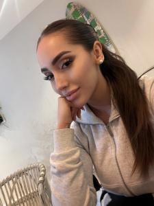 642023604: Chica busca chico en Gerona