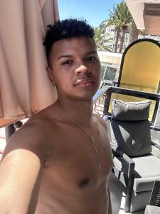631780828: Chico busca chica en Barcelona