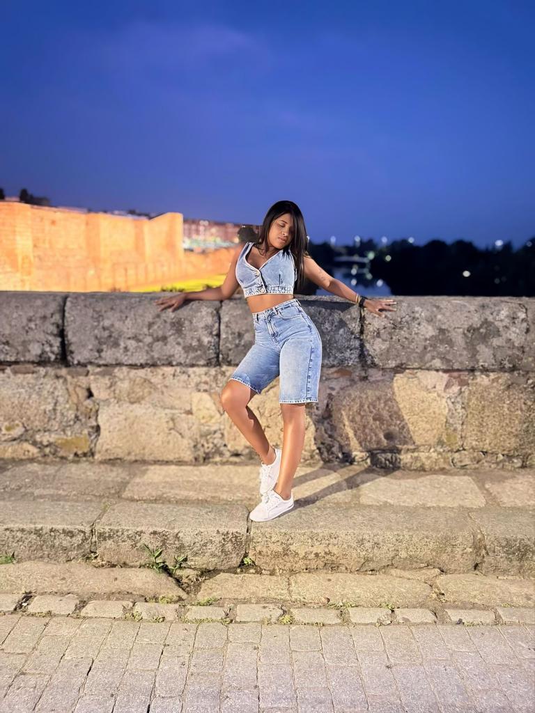 745047371: Chica busca chico en Pontevedra