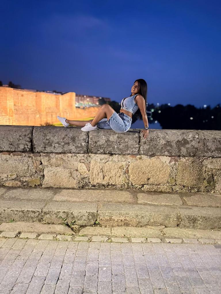745047371: Chica busca chico en Pontevedra