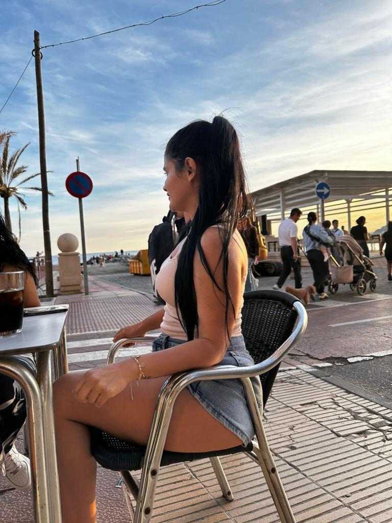 611208310: Chica busca chico en Almería