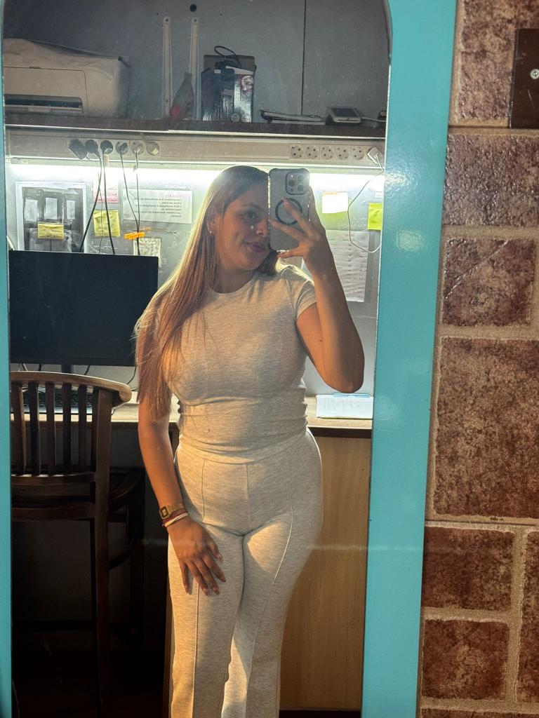 614810294: Chica busca chico en Sevilla