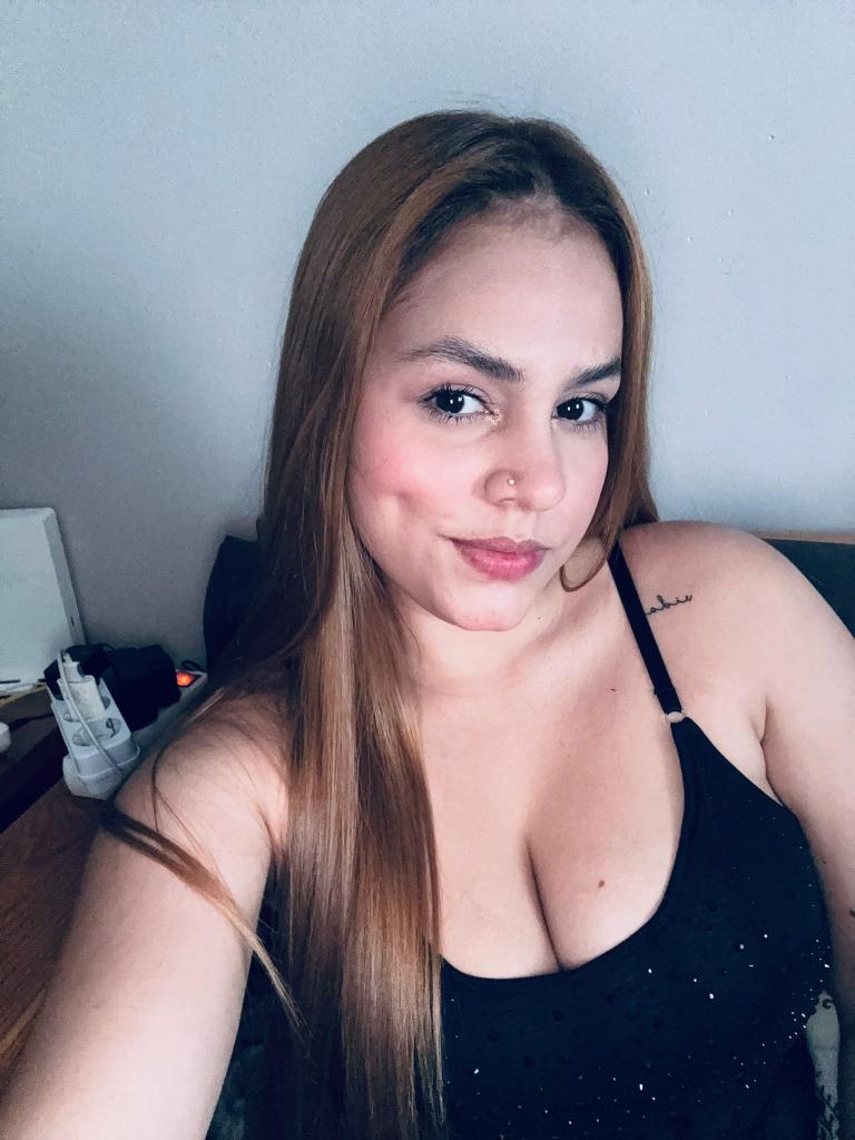 614810294: Chica busca chico en Sevilla
