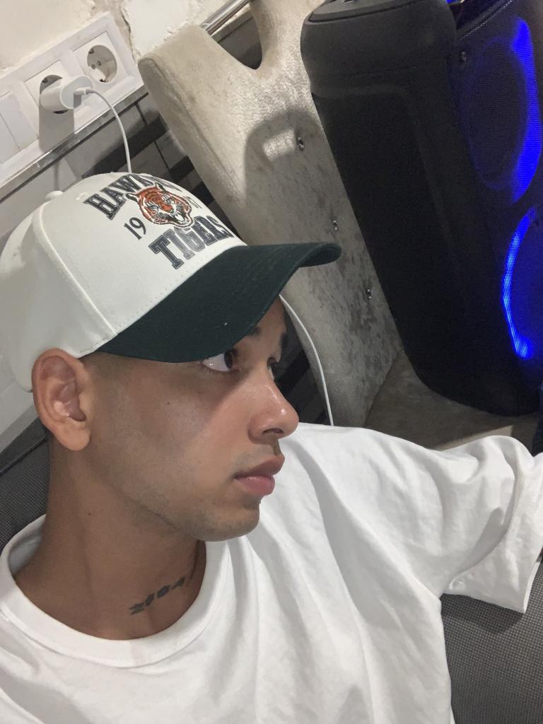 687161523: Chico busca chica en Las Palmas