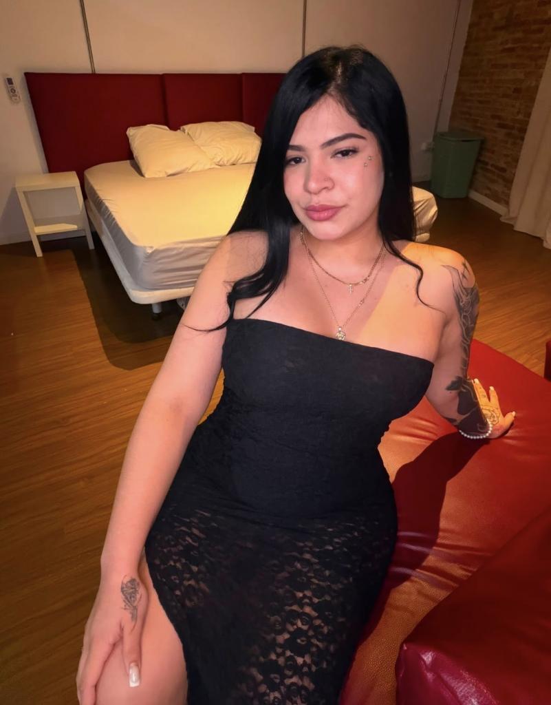 667482318: Chica busca chico en Barcelona
