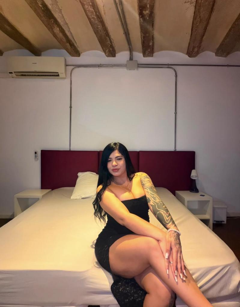 667482318: Chica busca chico en Barcelona