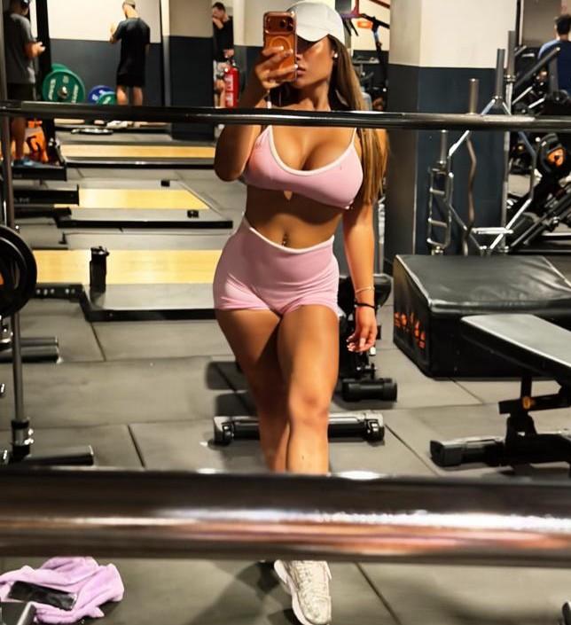 685720671: Chica busca chico en Sevilla
