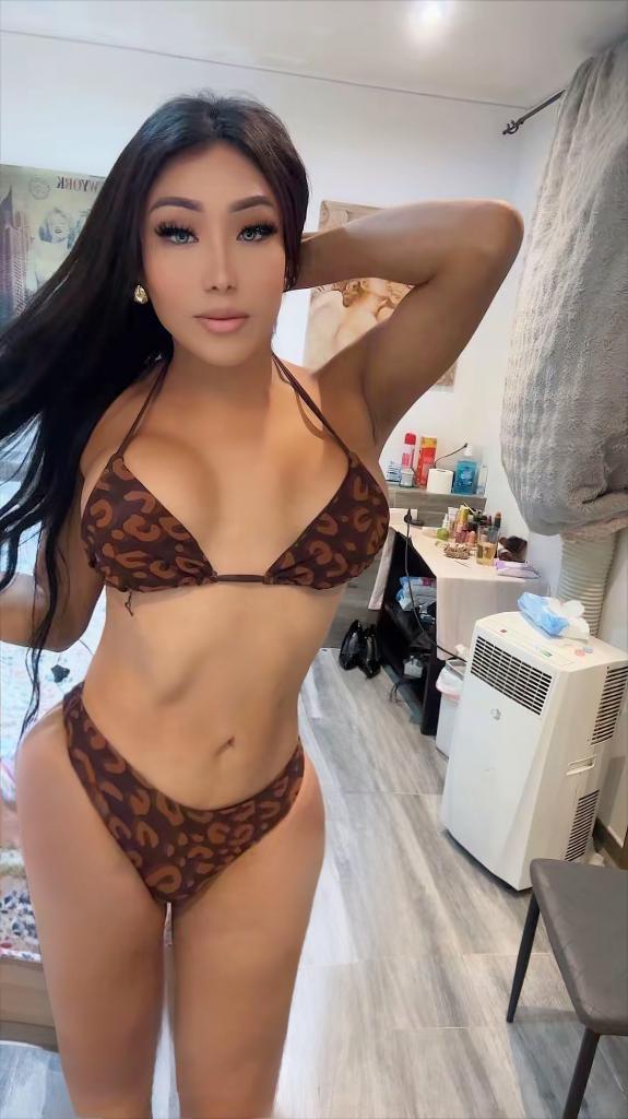 607208692: Transexual en Gerona